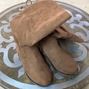 Children place boots size 12